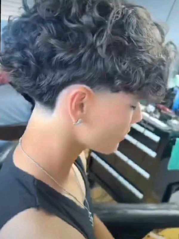 _Low Taper Fade Fluffy Hair With Light Waves