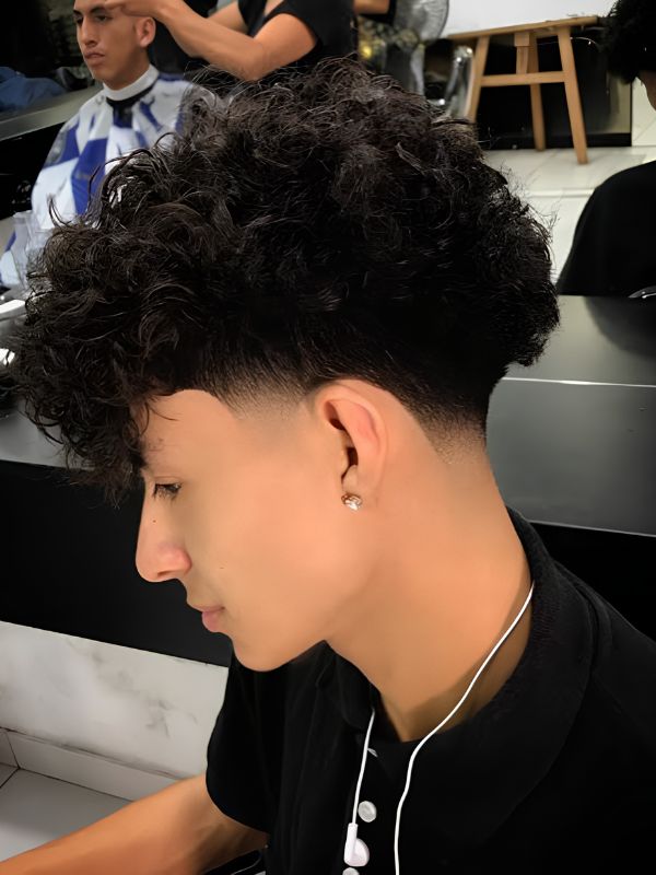 _Low Taper Fade Curly Hair Men